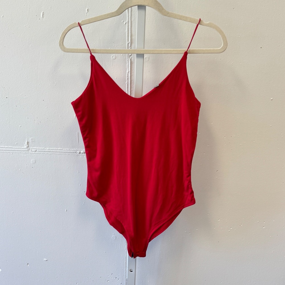 Gaze Red Spaghetti Strap V-Neck Bodysuit Small T42668 Stretch Snap Closure Soft